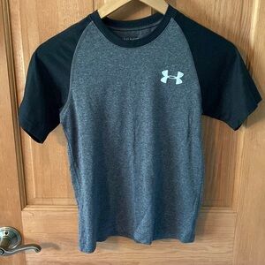 Under Armour Boys youth small heat gear T-shirt, pre-owned